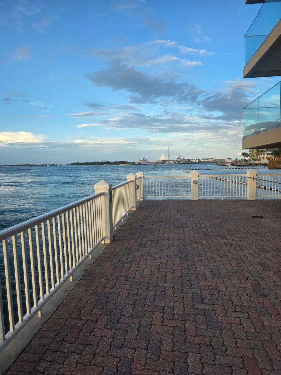 PartyInKeyWest's tweet image. There's always sunshine after the rain. #keywest #blueskies #paradise

More: PartyinKeyWest.com/wp/
Follow us: @PartyInKeyWest
Hashtag us: #PartyInKeyWest