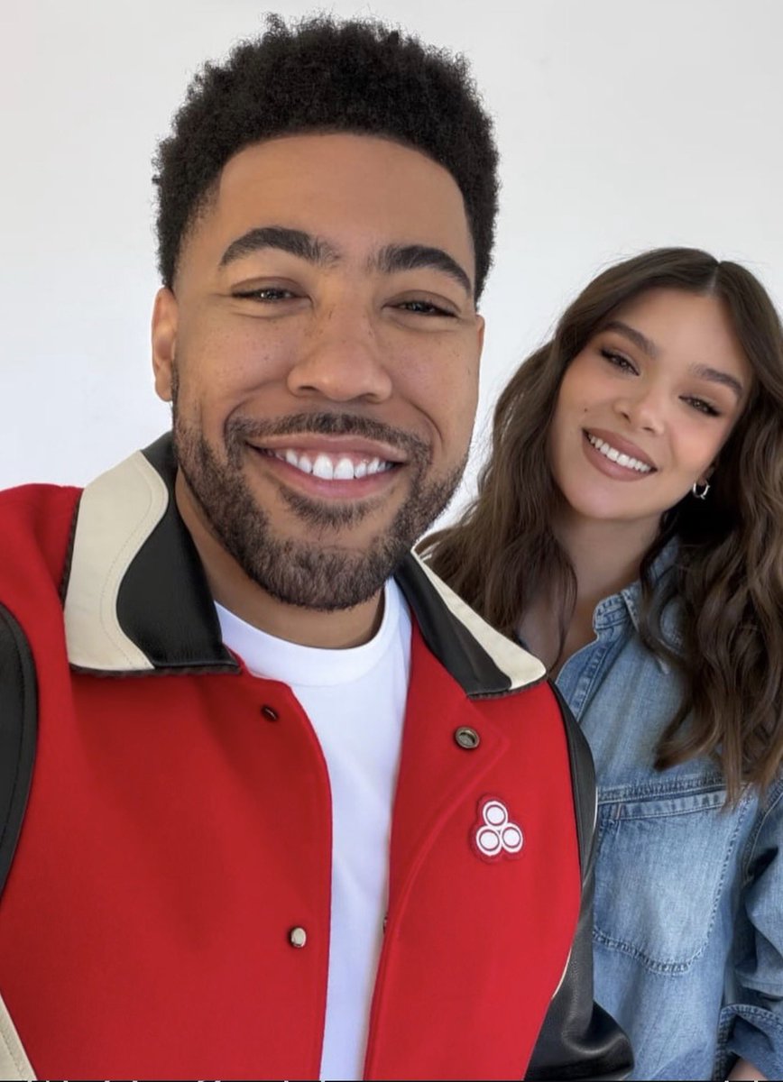 Hailee Steinfeld Source tweet media