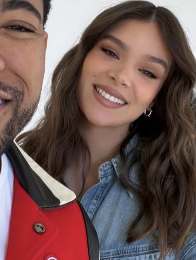 Hailee Steinfeld Source tweet media