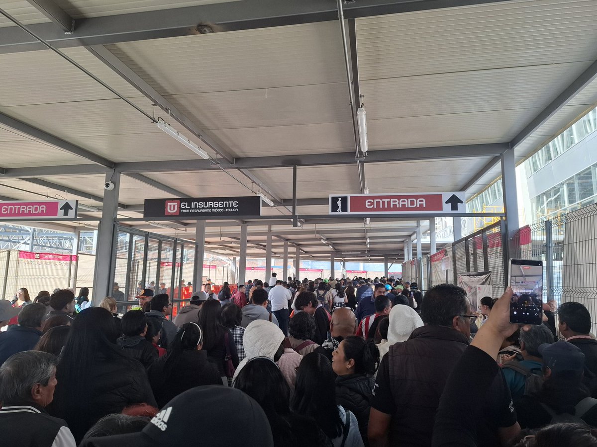 Autobuses_mex's tweet photo. En estos momentos se realiza la apertura de la estacion Observatorio del Tren Insurgente México-Toluca https://t.co/d6JJjeLeuj