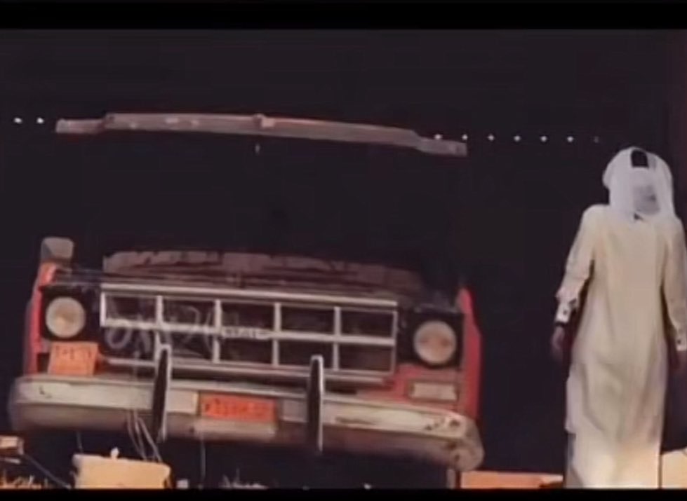 #قمر_الليله

لو يعرف الوقت قيمة رفيعين المقام
ما توقف سود الايام في وجه الحشيم

🥀