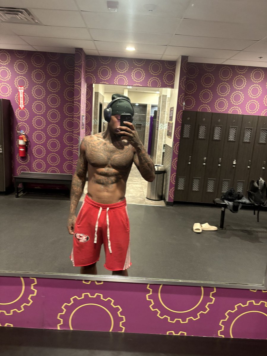 Imjust_2TriLL's tweet photo. Update: 1 Month N Half Later Be Back In March  🙏🏾 #GRAMMYs #gym #fyp https://t.co/BJMRnN4oGV