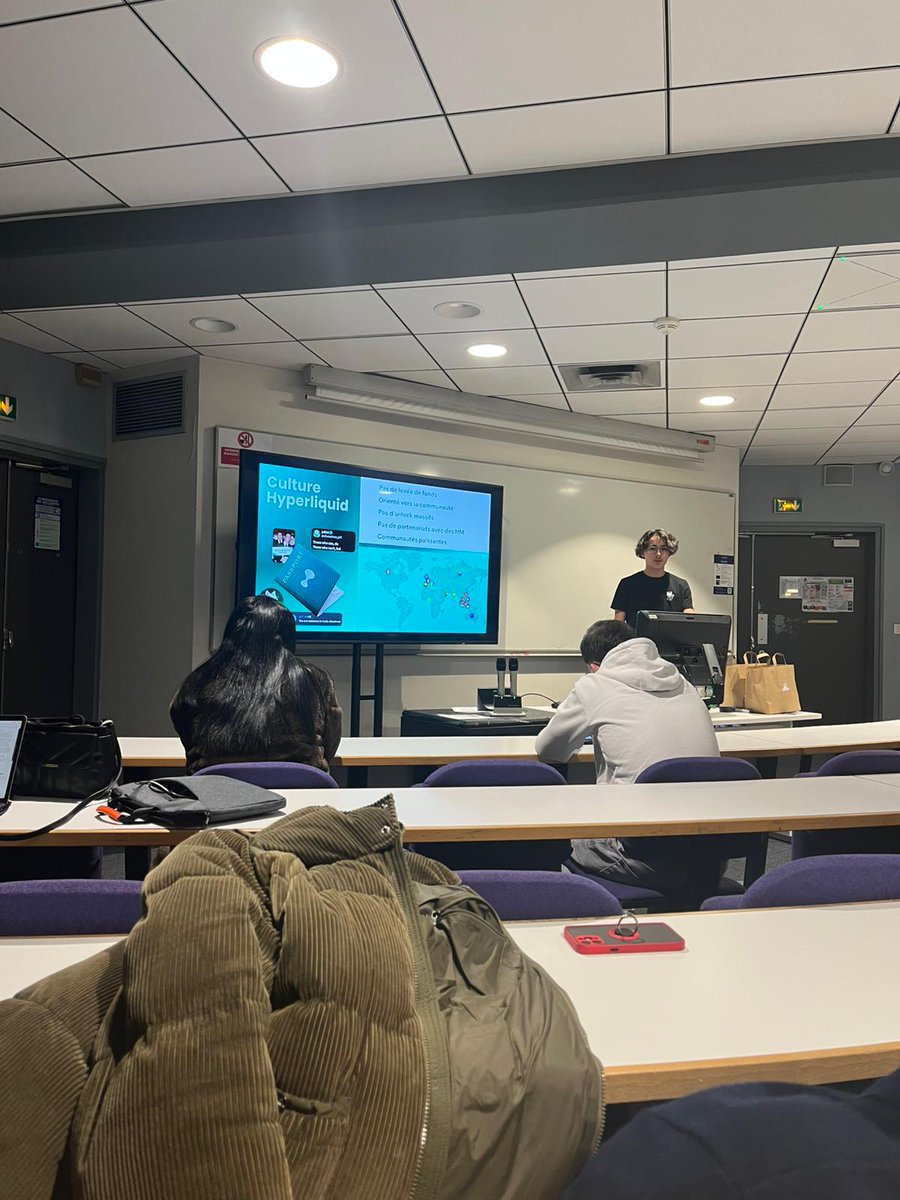 hakeemullahjan_'s tweet photo. Attended the @KRYPTOSPHERE_  X @HyperliquidFR  workshop - great vibes and discussions https://t.co/hjlYbxfCuD