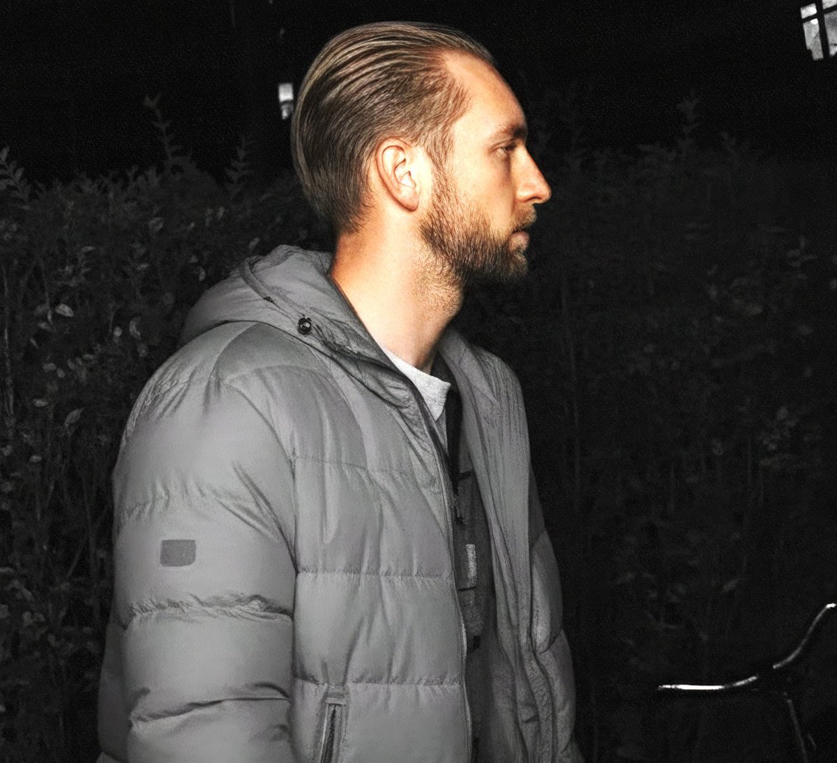 Nou, een gedragsaanwijzing (met gebiedsverbod) helpt blijkbaar niet heel veel voor deze glurende ransaap. Want deze smeerlap gaat gewoon lekker door (al 5+ jaar!!!). Moet het dan eerst misgaan (dat we zelf maar actie ondernemen) voor dat jullie <a href="/Politie/">Politie Nederland</a> echt 'n keer ingrijpen?