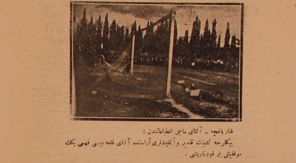 orhanberent's tweet photo. 6 Nisan 1925, Fenerbahçe-Altay maçı intibaatından.
Binlerce kişinin takdir ve alkışları arasında Altay kalecisi Fehmi Bey'in muvaffakiyetli bir kurtarışı. https://t.co/VWqMTkWcRV