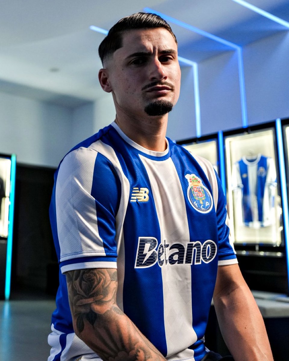 FutebolSentido's tweet photo. FLOP - com letras grandes.

Borja Sainz bem me enganou. Flopazo. https://t.co/1JL3QpVxES