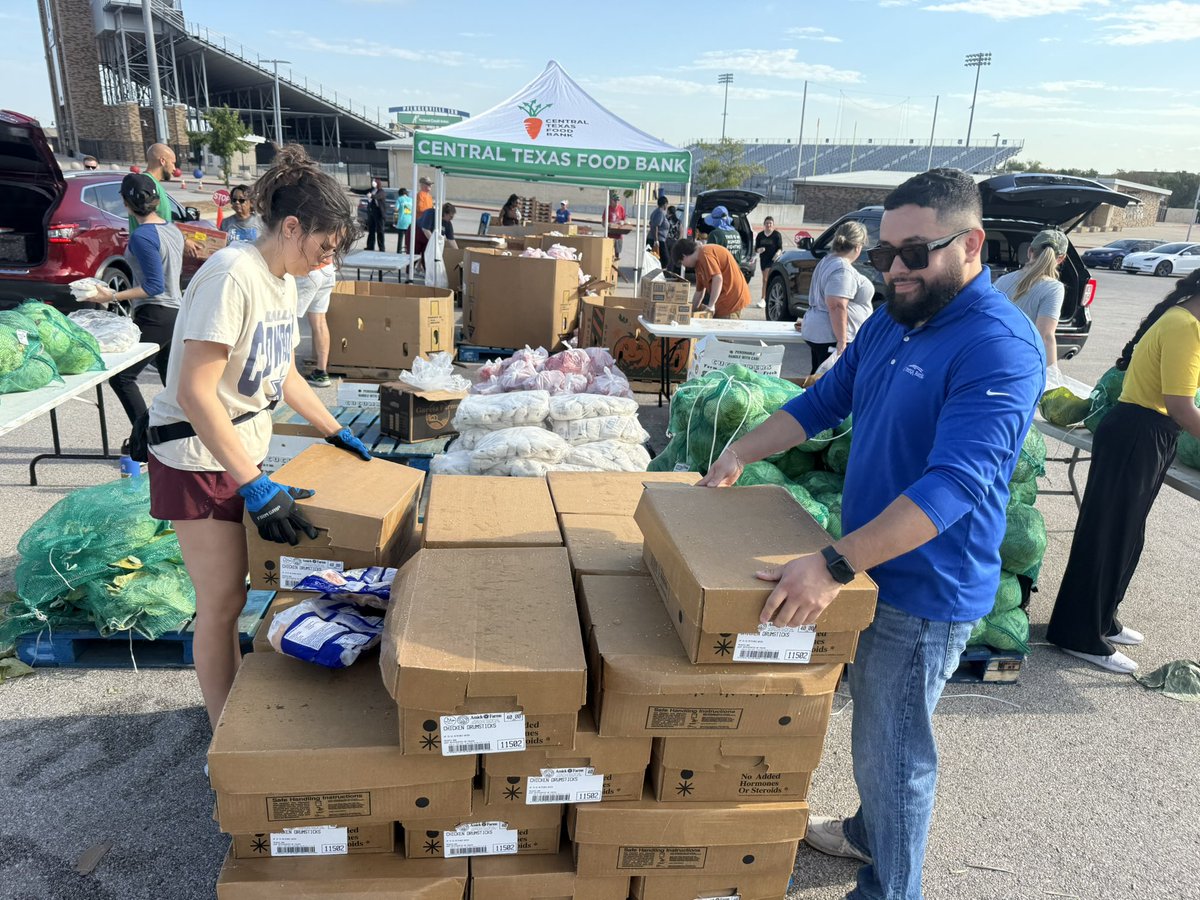 circleofhopecc's tweet photo. A reminder that tomorrow, Tuesday February 3rd, is our monthly outreach to bring FREE  food to Pflugerville! We will give out food from the Pfield Pflugerville Stadium parking lot located at 1440 W Pecan Street from 9:30-11am with lots of friendly volunteers ready to serve you. https://t.co/AUGKNZHq8M