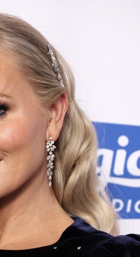 alohaimarie's tweet image. 4 piercings AAANDDDD a belly piercing….oh Victoria Myers im actually down bad for you🙂‍↕️