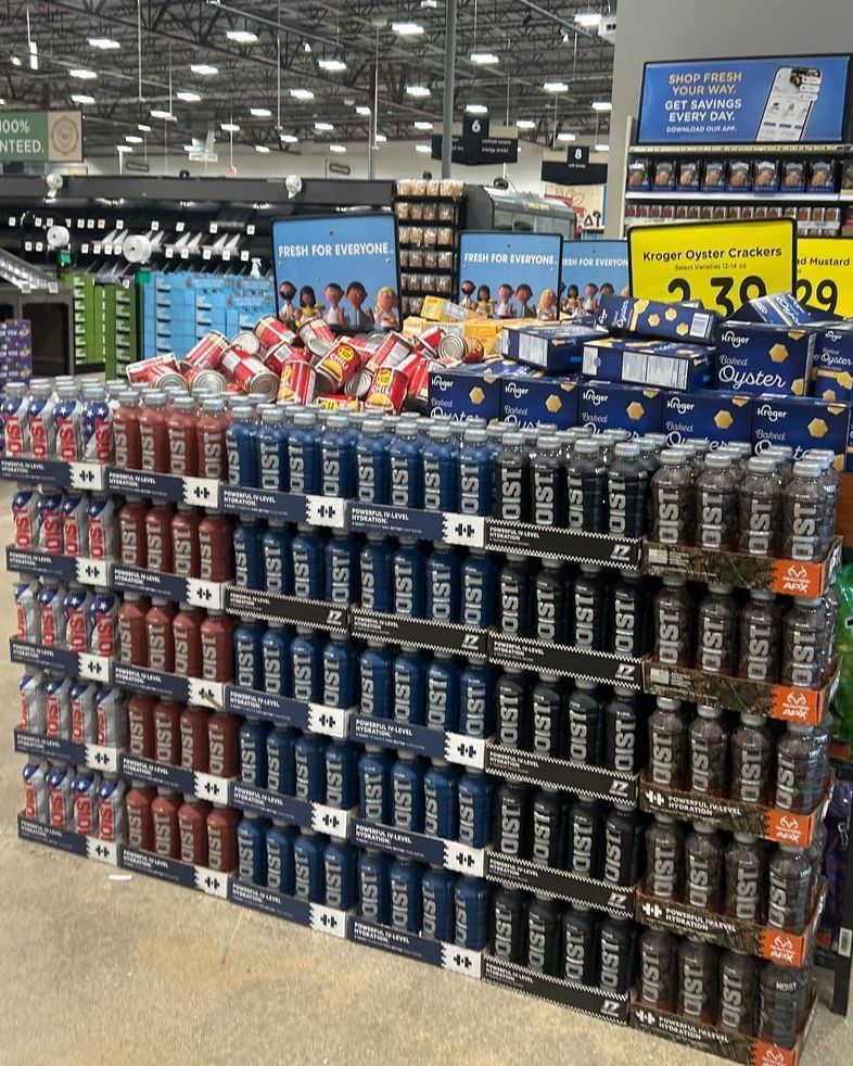 drinkhoist's tweet photo. Talk about a display! If you see us at your local Kroger, don't forget to take a pic & tag us!
@krogerco
#drinkHOIST #Kroger https://t.co/DTqVyF6xox
