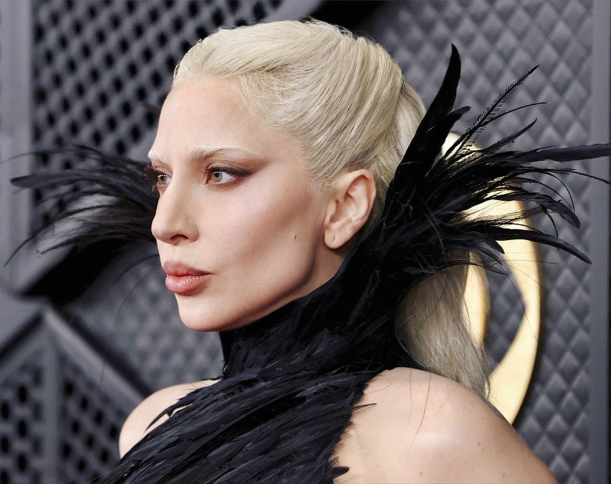 Lady Gaga in Matières Fécales at the #GRAMMYs 2026.