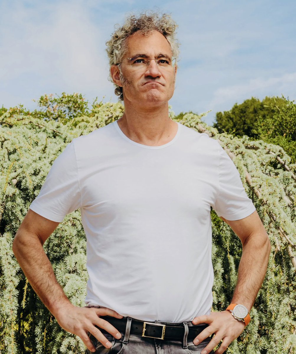 amitisinvesting's tweet image. $PLTR

PALANTIR Q4 2025 EARNINGS:

- $1.4B Revenue, +70% YoY
- U.S. Revenue $1.71B, +93% YoY
- U.S. Comm Revenue $507M, +137%
- U.S. Gov Revenue $570M, +66%
- Rule of 40: 127%
- Guiding for 61% FY 26 growth

Palantir is becoming one of the greatest software companies in history.