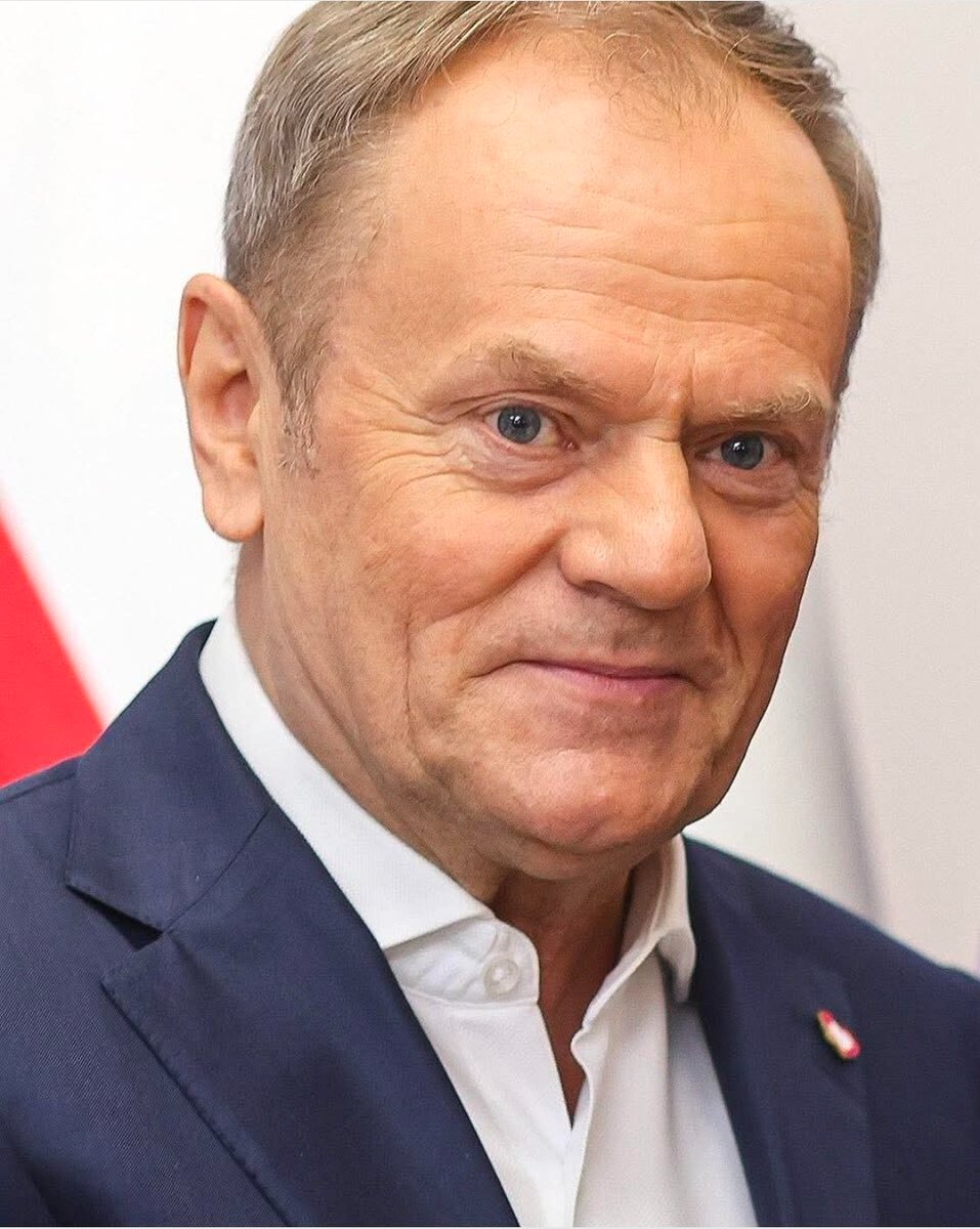 Długie.. Ale warto przeczytać ✌️
Przeczytasz..to puść dalej 🫶
"Pan Tymek" o Donaldzie Tusku.

„Tusk wam śmierdzi?” To może czas zapytać, dlaczego. Bo odkąd wrócił, pierwszy raz od lat widać, że ktoś próbuje posprzątać bajzel, który zostawił PiS. A to wcale nie jest proste. Kiedy
