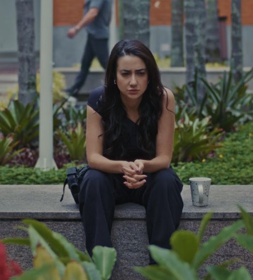 18yat's tweet image. Nicole arrasada pq não deu tempo de dar uns pega na Clarice.