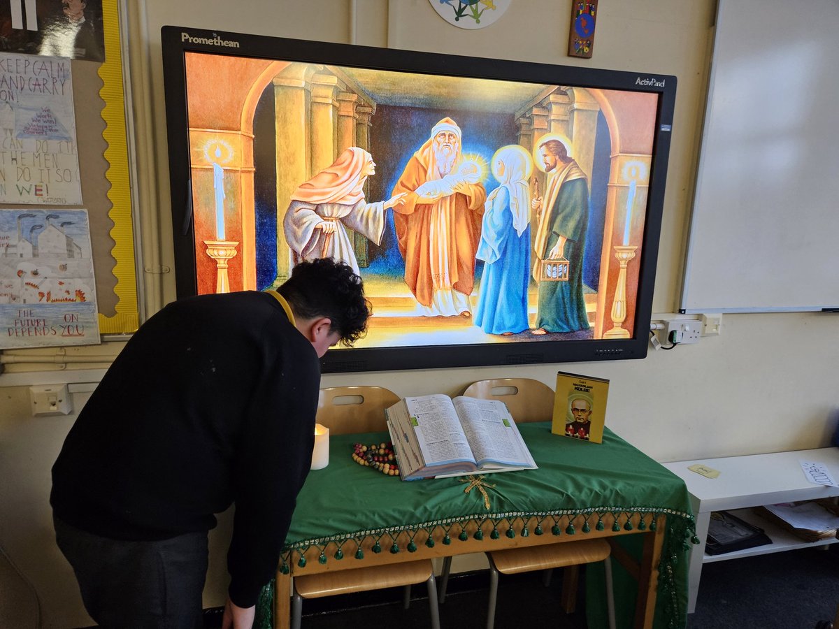 Year616's tweet photo. On Thursday, Year 6 focused on The Presentation in the Temple for our Celebration of the Word and discussed how Jesus is a light in our own lives, today. #CSTHFB10 #prayerHFB10 https://t.co/4wBOKwh5rK