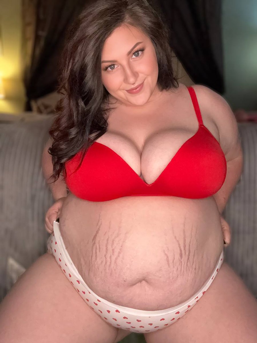 LaciMayXO's tweet photo. There's love in air, and my panties on the floor♥️ https://t.co/U1AvLKJmux