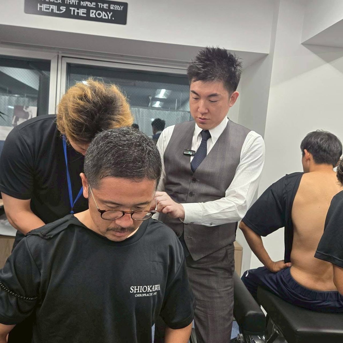 maeda_chiro's tweet photo. 人は「教えられて変わる」のではなく、「自分の中で腑に落ちた瞬間」に変わる。

患者さんも、学ぶ受講生も同じ。

外に答えを探す限り不安は消えない。

インサイドに目を向けて瞬間から、人は静かに確実に変わり始める。 https://t.co/FfAV60Zhep