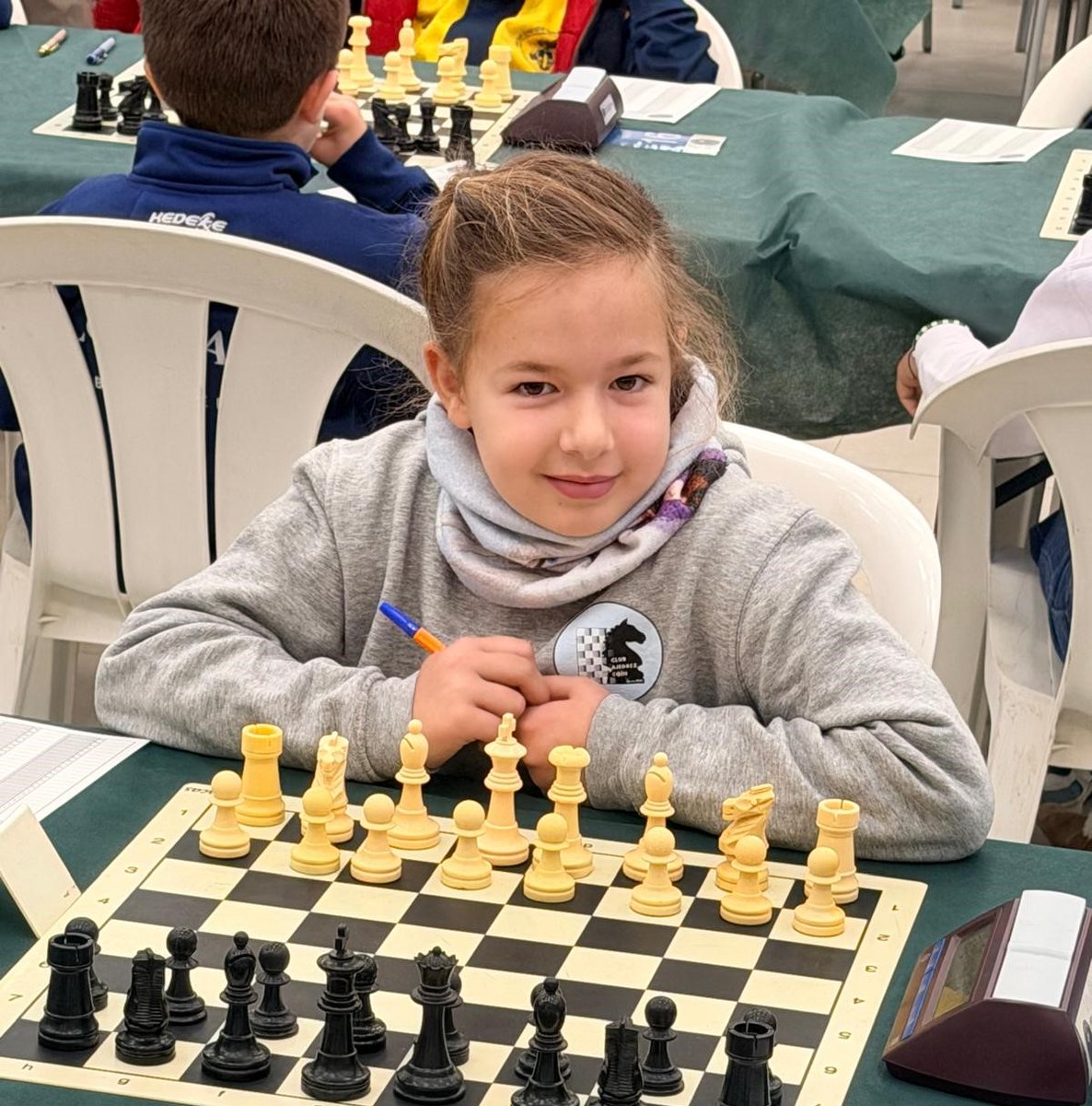 El Club Ajedrez Coín brilla con dos Campeones absolutos, Antonio Gálvez Ruiz y Seth Higueras García en las categorías sub14 y sub10
Anna Pabón y Martina Moreno Terceras clasificadas en las categorías sub12 y sub08
Enhorabuena...!!
clubajedrezcoin.com/campeonato-pro…