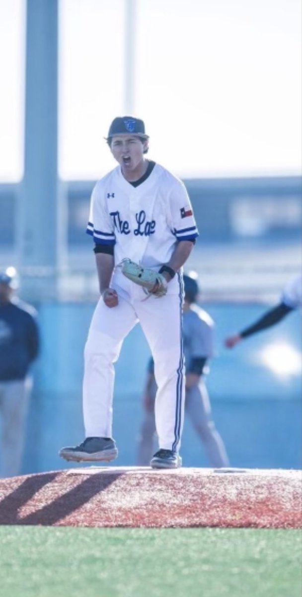 Elaine Velasquez tweet media