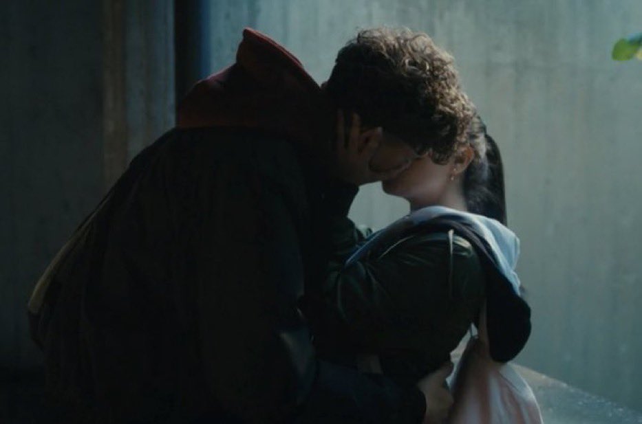 Rosa e Carmine hanno corso affinché Nicola e Lucia potessero correre (e sarebbero fieri di voi) #LaPreside 
#MareFuori