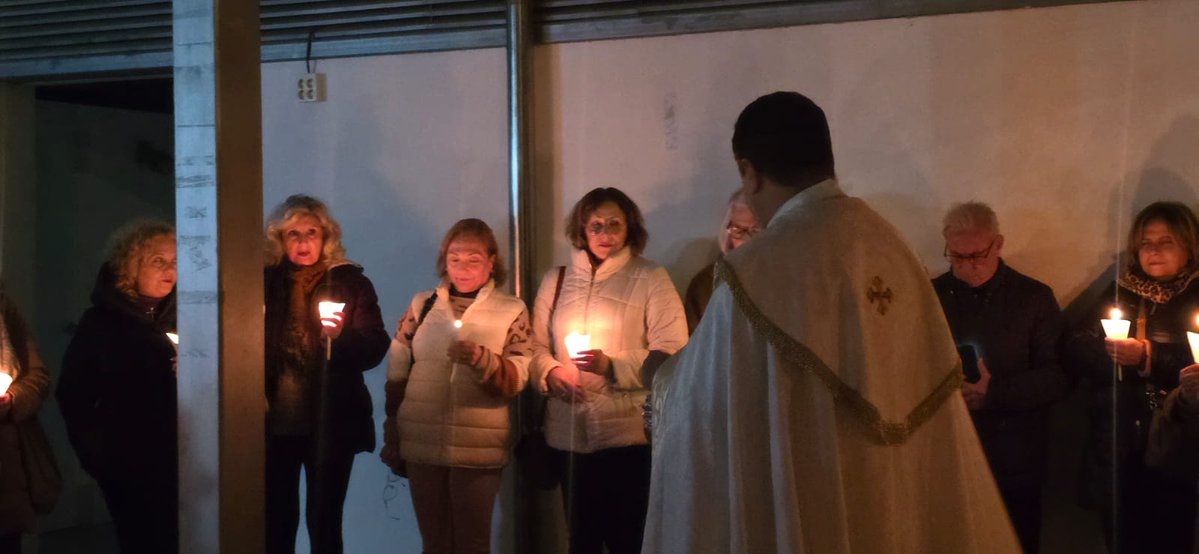 manuelmgv1's tweet image. Celebración de la #PresentacióndelSeñor con la procesión de candelas y la Eucaristía. Hace diez años llegó a la parroquia la imagen de la Virgen de la Presentación. María siempre nos da a Jesús, Dios que se ha hecho Hermano nuestro.