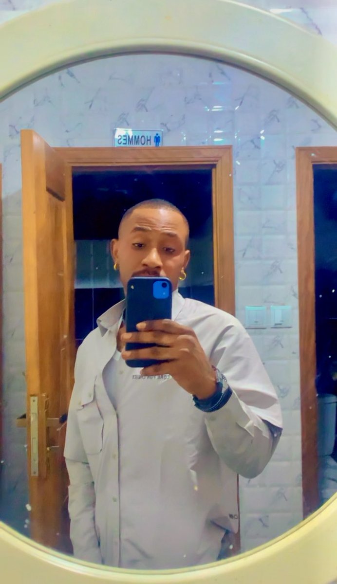 atshabato's tweet photo. Business classique 📱⌚️📱⌚️ Pierre atshabato 📀💿📀💿 https://t.co/J8M99Pu1li