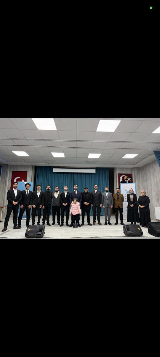 TÜGVA Hakkari olarak düzenlediğimiz Berat Kandili Programı’nı yoğun katılımla gerçekleştirdik.
Kur’an-ı Kerim tilaveti ve dualarla idrak edilen bu mübarek gecenin; birlik, beraberlik ve kardeşliğimizi pekiştirmesine vesile olmasını temenni ediyoruz.