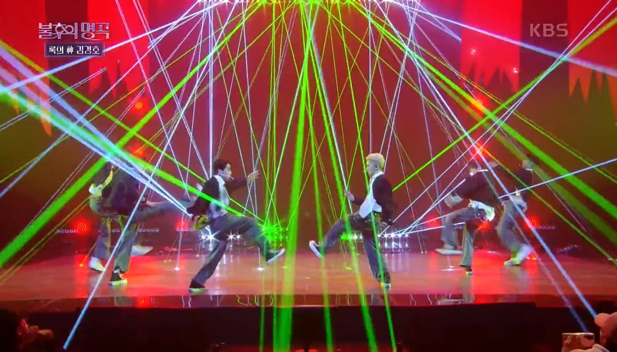 깃발, 레이저, 드럼통(불 효과) ㅂㅁ에서 타가수 무대가 너네 무대보다 먼저예요. 

너네만 썼던 특별한 무대장치라서 다음 가수들은 쓰면 따라한 게 되는 무대장치가 아니라 이미 다른 가수들도 썼고, 어느 가수든지 쓸 수있는 무대장치입니다