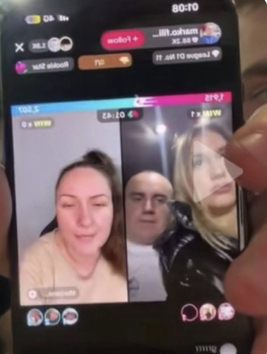 Mare snima lajv sa ženom dok mu neka devojka sedi u krilu brt