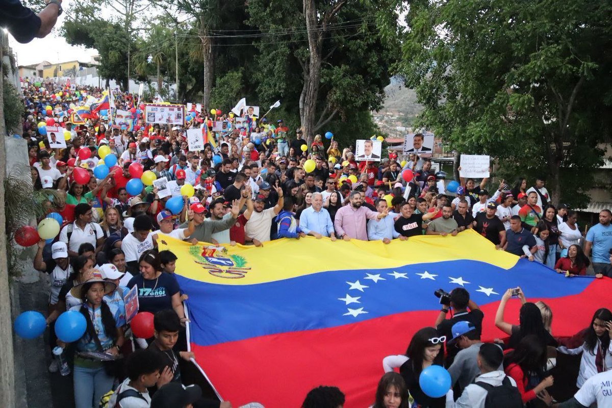 El Chavismo está en un momento de "repliegue táctico" y "paciencia estratégica"...Quedan muchas cartas por jugar, calma y nervios de acero, esta partida la ganaremos también.