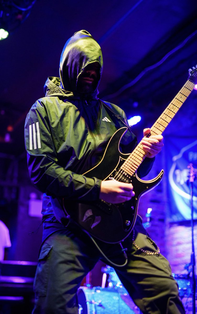 MarcoAngeloRock's tweet image. アメリカを旅したその先に、
ヨーロッパでいくつかのステージを。
そしてこの秋、
また日本へ――音楽とともに帰ります。🇯🇵✨ ステージの上でまた会おう 🎸

#hoodedguitarist 
#adidas