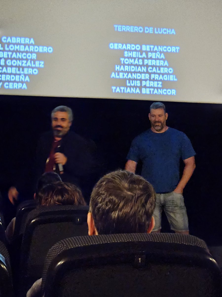 La Lucha de José Alayón es cine hecho desde aquí, lucha canaria, raíces, orgullo popular y una tierra que resiste. Una película que conecta pasado y presente y nos recuerda quiénes somos

Y si encima coinciden con la madre de Tomasín, como me pasó a mí, la experiencia es brutal