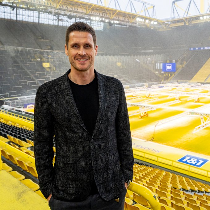 Gazpachen's tweet image. En este mercado de invierno, Borussia Dortmund perdió a dos extremos, un mediocampista y un zaguero central.

A esto se le suma el desgarro de Filippo Mané que pinta para estar un mes afuera, como mínimo.

Mientras tanto, Sebastian Kehl no pudo cerrar un refuerzo. Y no es porque…