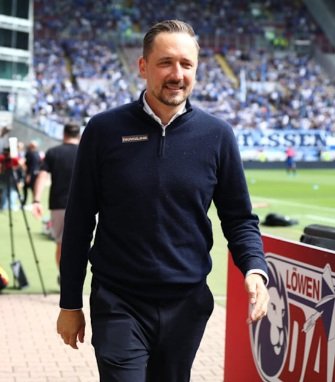 Dieser eine Streber in der Oberstufe, der immer alle Hausaufgaben erledigt und die Lösungen an die Tafel schreibt. #betze