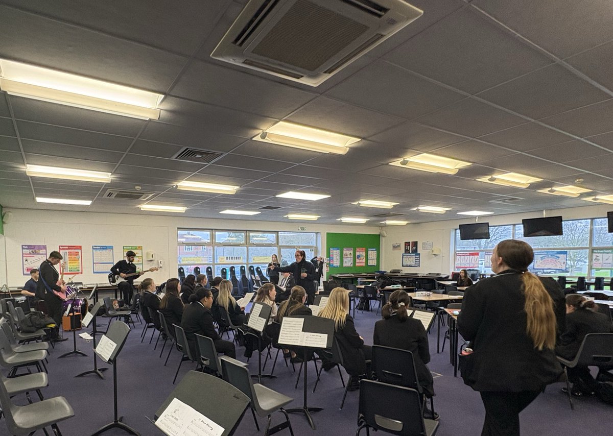 MiddlecottMusic's tweet photo. Amazing lunch time rehearsal today with the gcse music students accompanying the academy choir in their rehearsal! 🎶 🥁 🎸 https://t.co/mroyj6cUAK