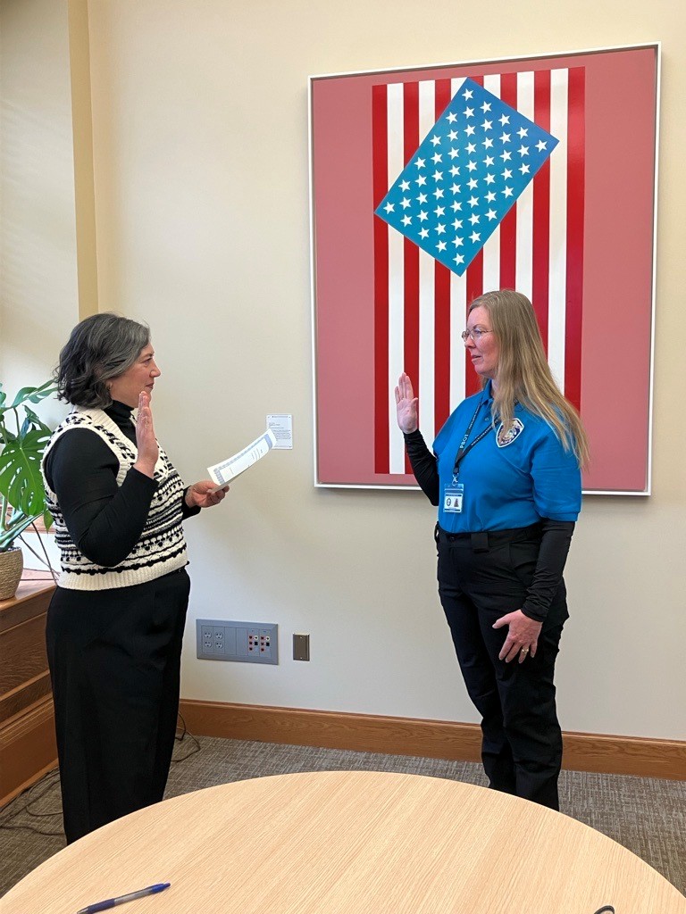 Auditor Rede officiated the swearing-in ceremony of a Parking Code Enforcement Officer to the Portland Bureau of Transportation (<a href="/PBOTinfo/">Portland Bureau of Transportation</a>) team last week. The Auditor or her delegate administers oaths to certain City employees before they begin their duties as public servants.