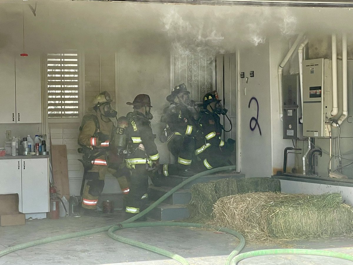 TMFPD's tweet image. 🔥This week #TMFR fire crews trained in a structure with live fire alongside our regional partners, sharpening critical skills in fire attack and ventilation. Working together in realistic conditions strengthens coordination, and reinforces shared tactics.