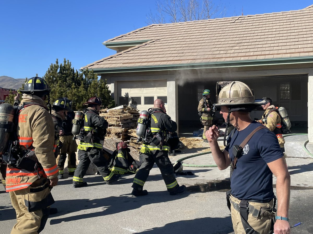 TMFPD's tweet image. 🔥This week #TMFR fire crews trained in a structure with live fire alongside our regional partners, sharpening critical skills in fire attack and ventilation. Working together in realistic conditions strengthens coordination, and reinforces shared tactics.