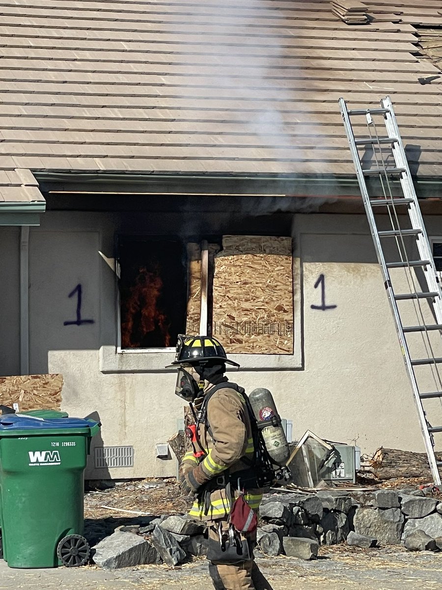 TMFPD's tweet image. 🔥This week #TMFR fire crews trained in a structure with live fire alongside our regional partners, sharpening critical skills in fire attack and ventilation. Working together in realistic conditions strengthens coordination, and reinforces shared tactics.