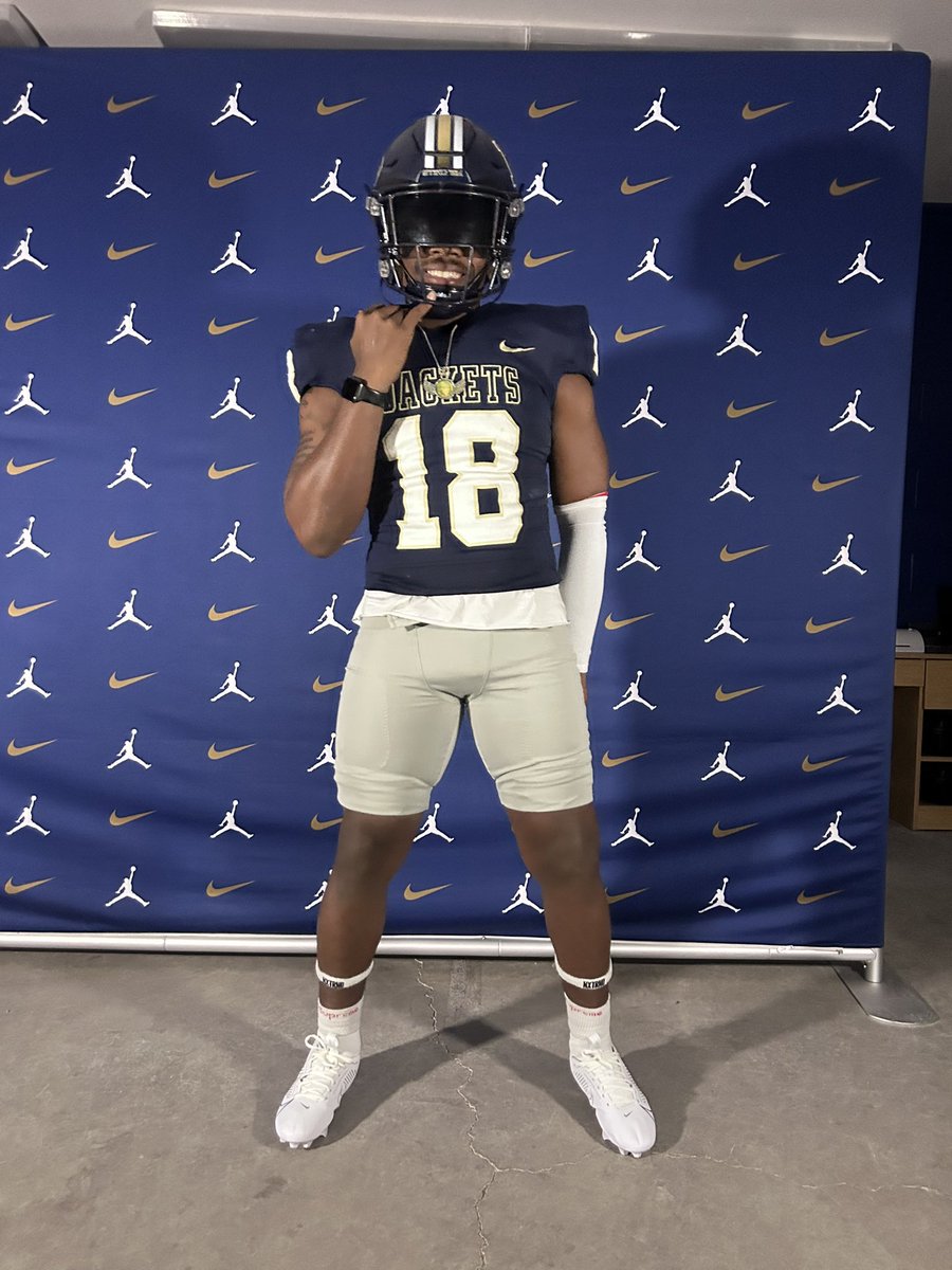 dreams_jayy's tweet photo. Wanna thank @HPUFootball for Letting me visit and tha man that allowed me to make this opportunity🐝 happen
@Coach_Turner88
#stingem https://t.co/JWU7qNQymv