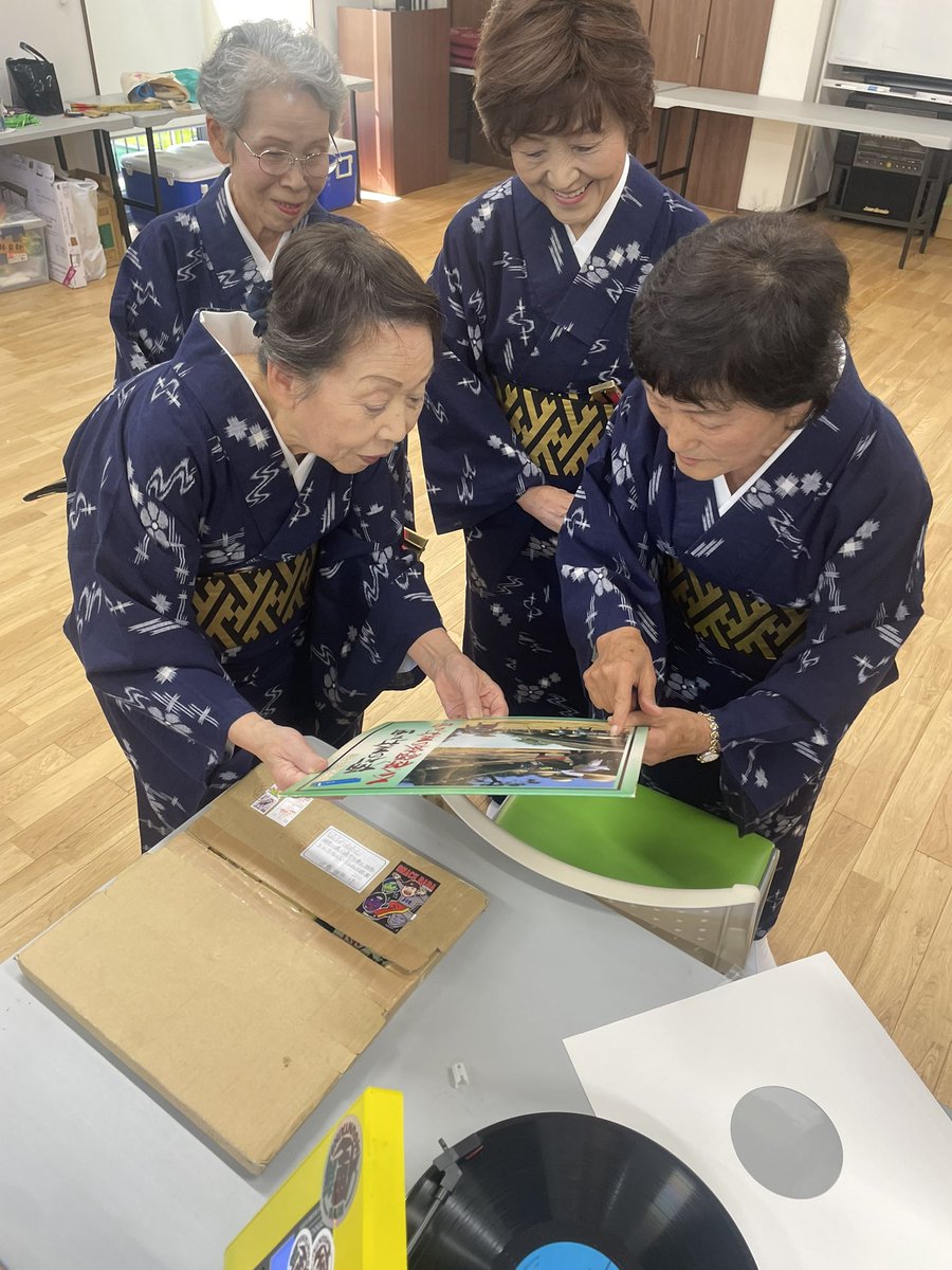 riyomountains's tweet photo. 【告】なんとJAグループが発行する雑誌「家の光」に俚謡山脈が登場。埼玉は大久保領家の民謡を訪ねる様子を見開き3ページに渡る記事にしていただきました。全国の農家さん、チェックお願いします！野望としてはJA祭りでDJしたいです🌈 https://t.co/QbF2ZzQSmA