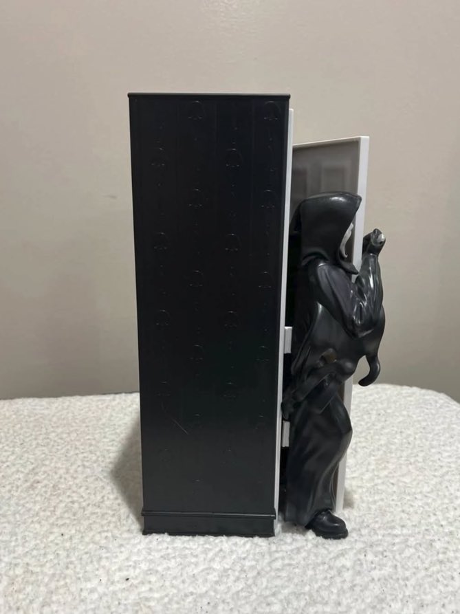 First look at <a href="/AMCTheatres/">AMC Theatres</a> popcorn bucket for #Scream7 😱🍿

#horrormovies #scream #cinema #popcorn #ghostface