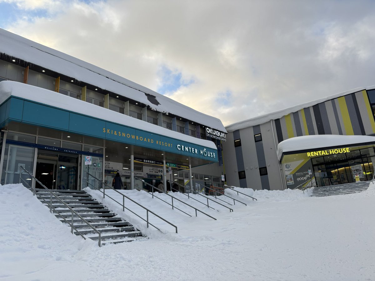 昨夜は夜勤より帰宅後10キロ、ややゆとりペースにて🏃‍♂️💦
そして本日はOスキー場に来てますよ⛷️今シーズンは近畿圏もコンディションっす◎