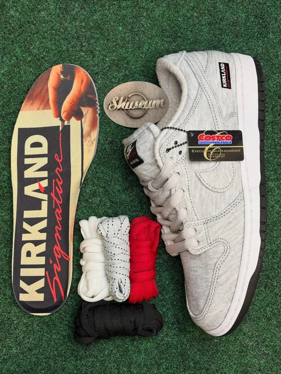 JustFreshKicks's tweet photo. Costco x Nike SB Dunk Low "Kirkland Signature"  🛒🌭

🗓️ Spring 2026
💰 $135 https://t.co/uUymRi9qpR