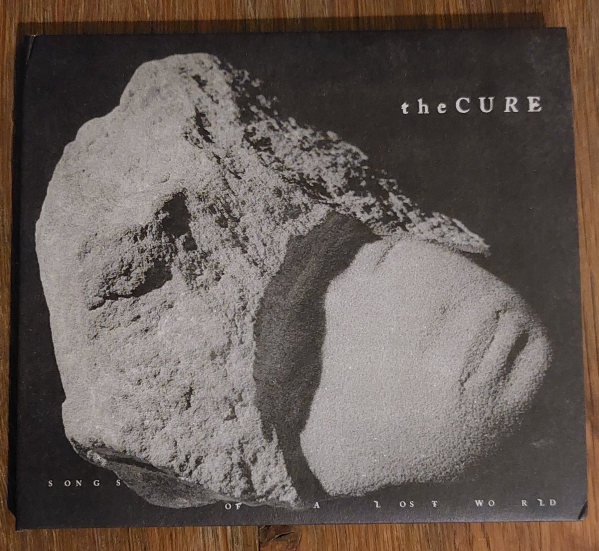 rsroestar's tweet photo. Gewoon erg mooi, #SongsOfALostWorld, uiteraard van #TheCure 😎🎸 #EndSong
Kan @karinrixt dit ook waarderen? https://t.co/zDpK6N9TsE