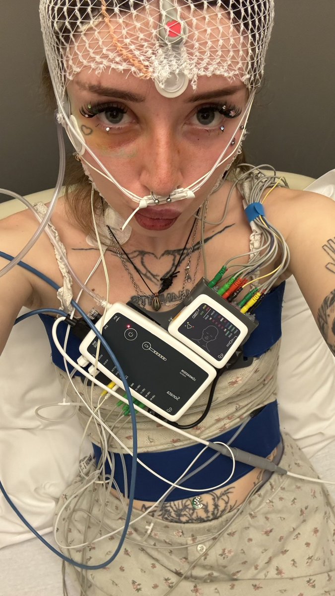 k31251a's tweet image. enfin!!!!!!! de retour dans ma safe place