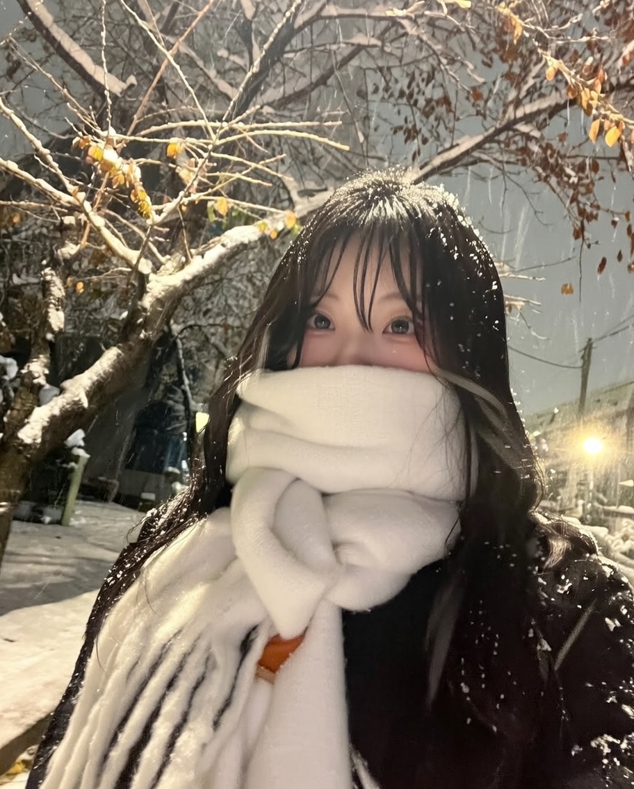 Moon_light2684's tweet photo. Cold hands, warm feelings, snowy moments ❄️☃️ https://t.co/PNUJgTYmJf