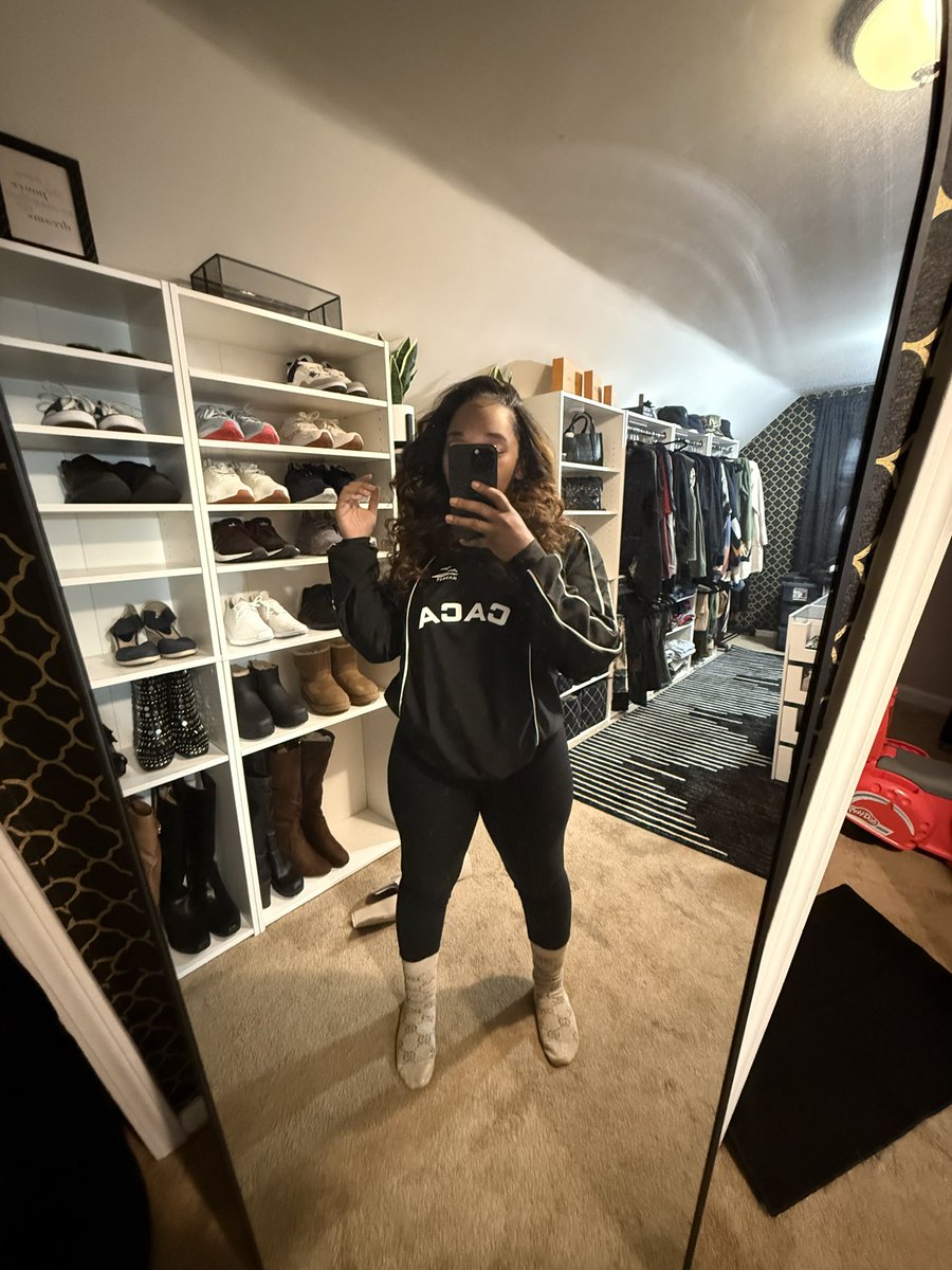 _ThaRealKD's tweet photo. uhh.. https://t.co/6QQeDYNJbz