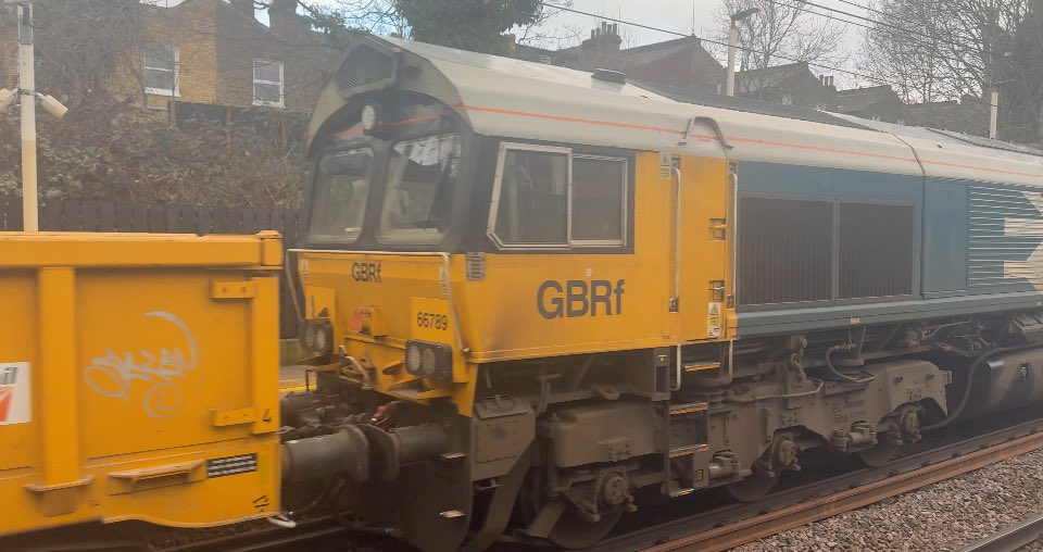 barrysviews's tweet photo. A cold February morning at Kensal Rise, but well worth it! ❄️📷
Here are a few shots from my first ever filming session at this spot — plenty of action despite the chill.

The full video should be landing on the channel sometime next week…

#Trainspotting #BarryOnTheRails https://t.co/A9OGxnKzP4