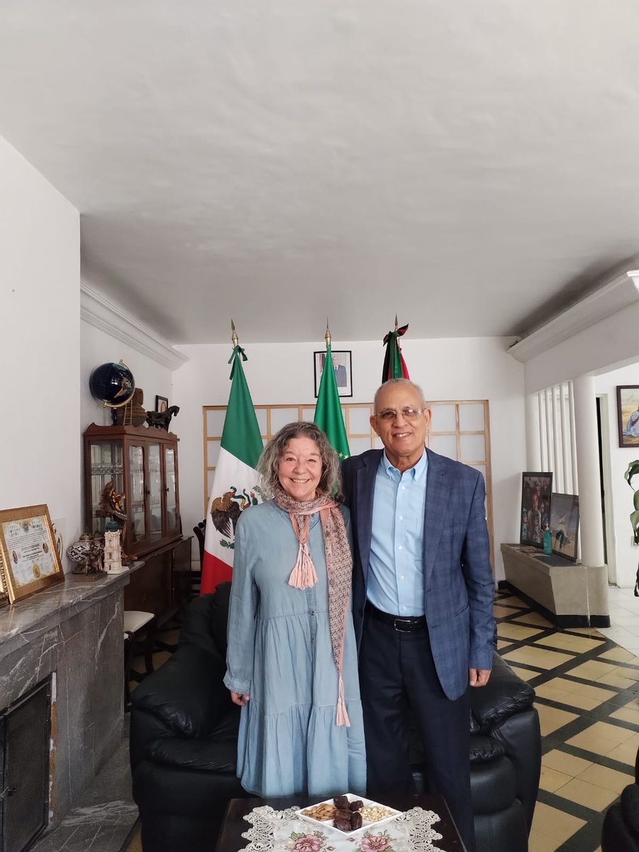 omar_bulsan's tweet image. Hoy recibí a la Dra Silvana Rabinovich, histórica solidaria con la causa justa del pueblo Saharaui que ha visitado a los campamentos y las instituciones en varias ocasión y ha escrito ilustraciones importantes sobre la cultura Saharaui para la opinión pública mexicana .