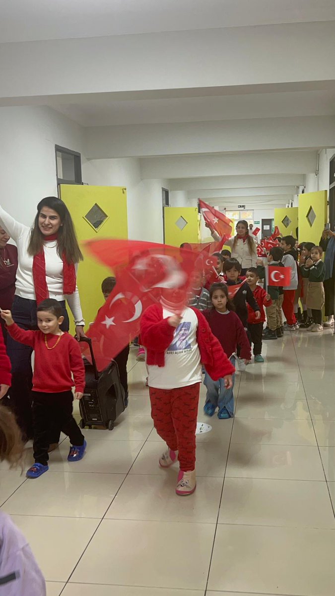 KayaliBahattin's tweet photo. 2025–2026 eğitim-öğretim yılının ikinci dönemine; bilgiyi bayrak sevgisiyle, başarıyı vatan bilinciyle buluşturan ilk dersle başlıyoruz. 📚
#istiklalBayraklaİstikbalMaarifle
#BayraklaBaşlayanOkulBirlikteBüyüyenGelecek #YüreğimizVatanGeleceğimizVatan
@tcmeb
@Dr_Onderarpaci https://t.co/gVcizXilHr